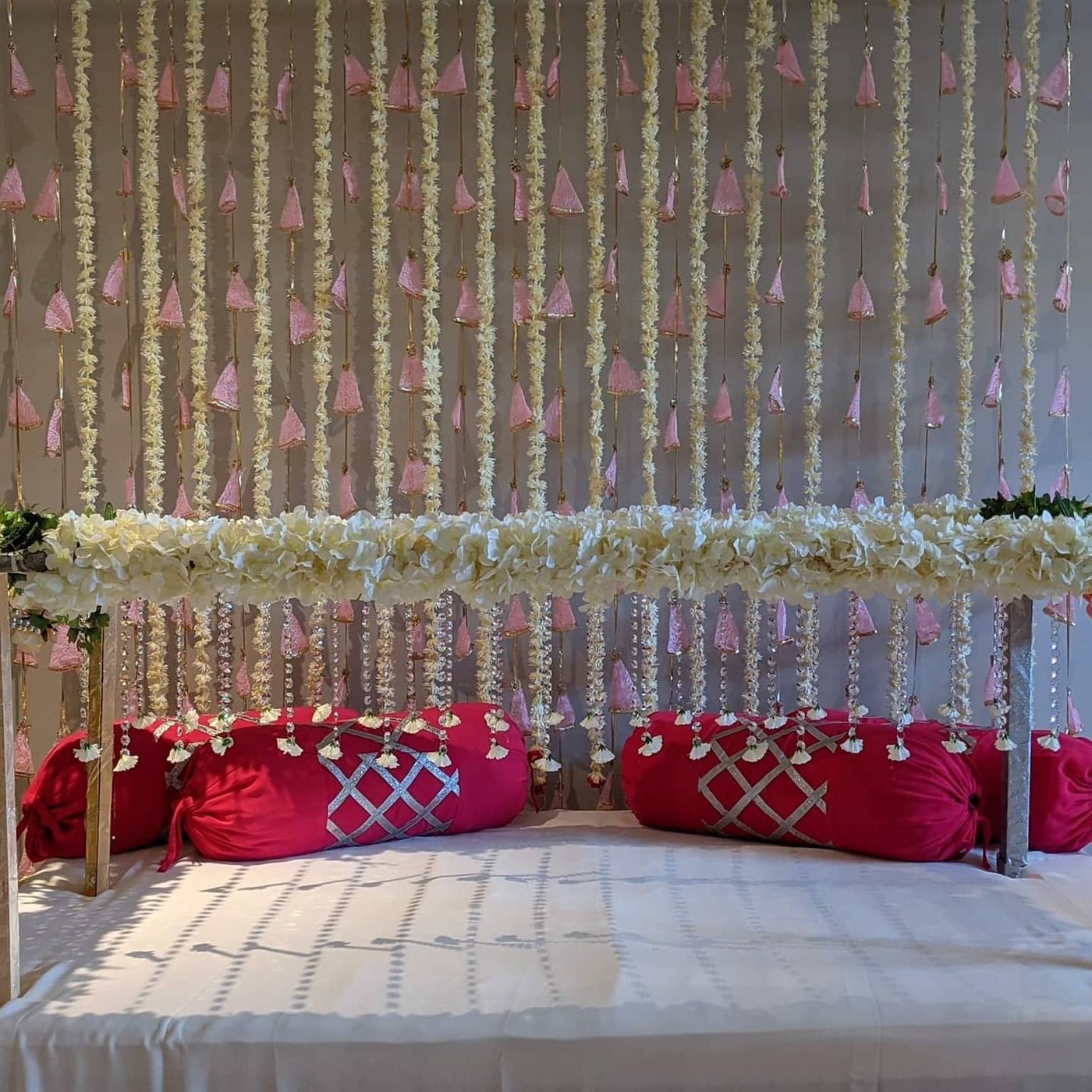 Traditional floor seating décor by Events by Faya, Ottawa