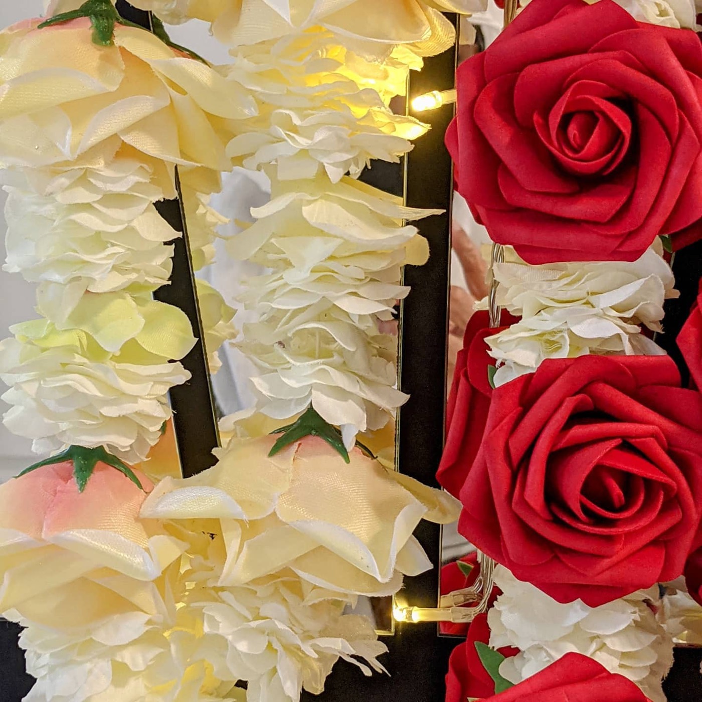 Varmala Beautiful floral garlands for bride and groom — Faya, Ottawa