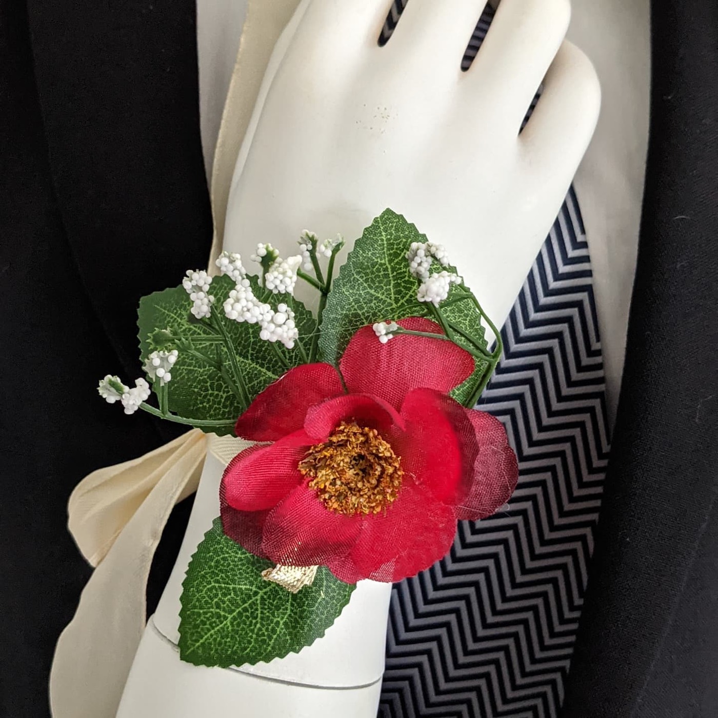 Customized color options available in corsages and boutonnieres — Faya